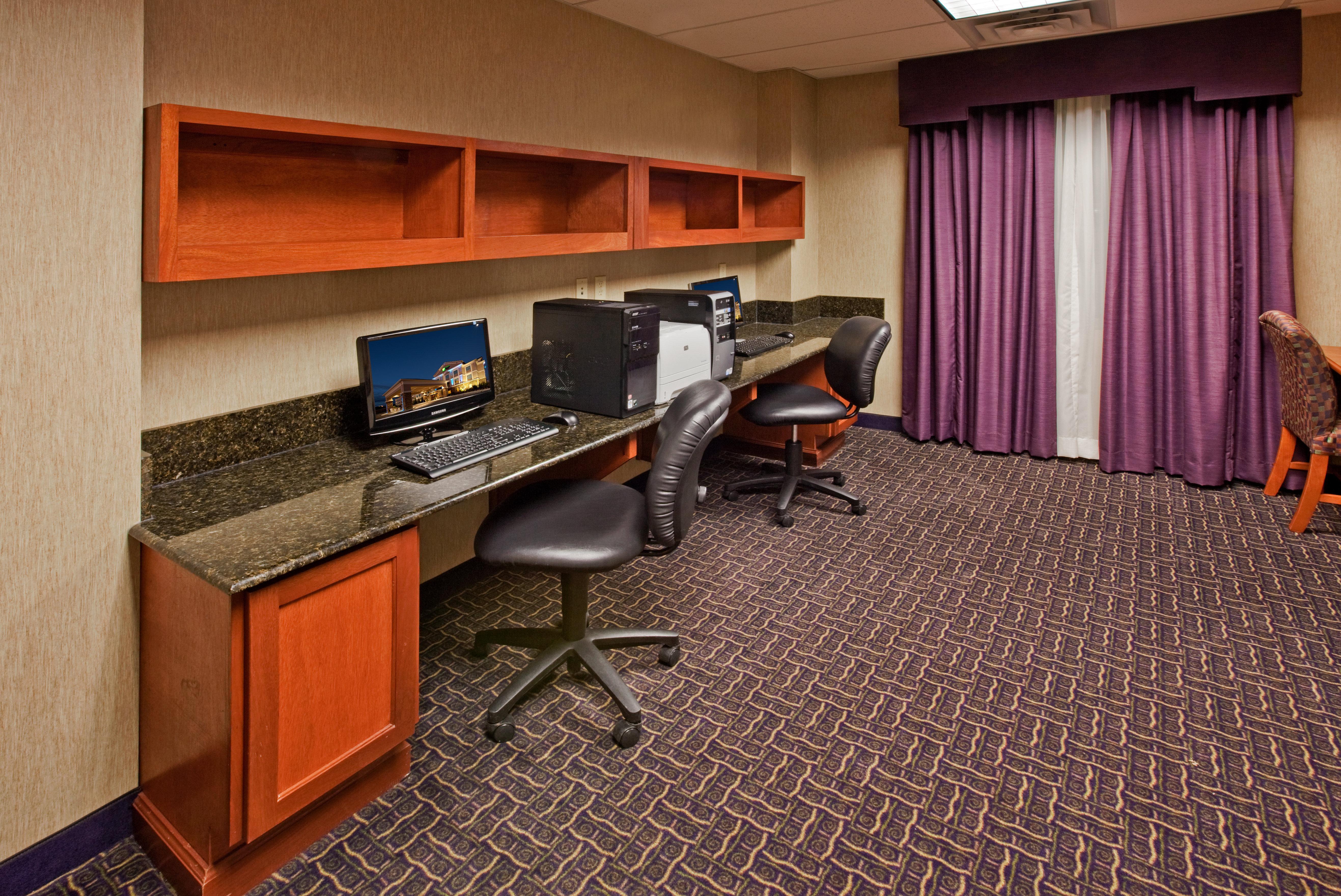 Holiday Inn Express Hotel And Suites Ada By Ihg Buitenkant foto
