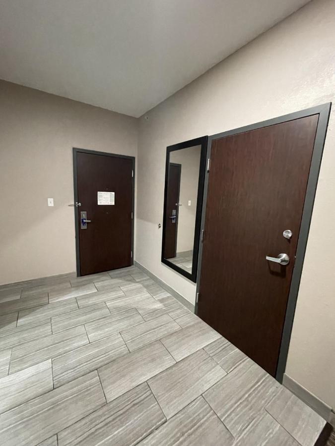 Holiday Inn Express Hotel And Suites Ada By Ihg Buitenkant foto