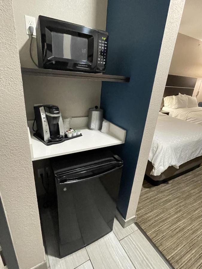 Holiday Inn Express Hotel And Suites Ada By Ihg Buitenkant foto