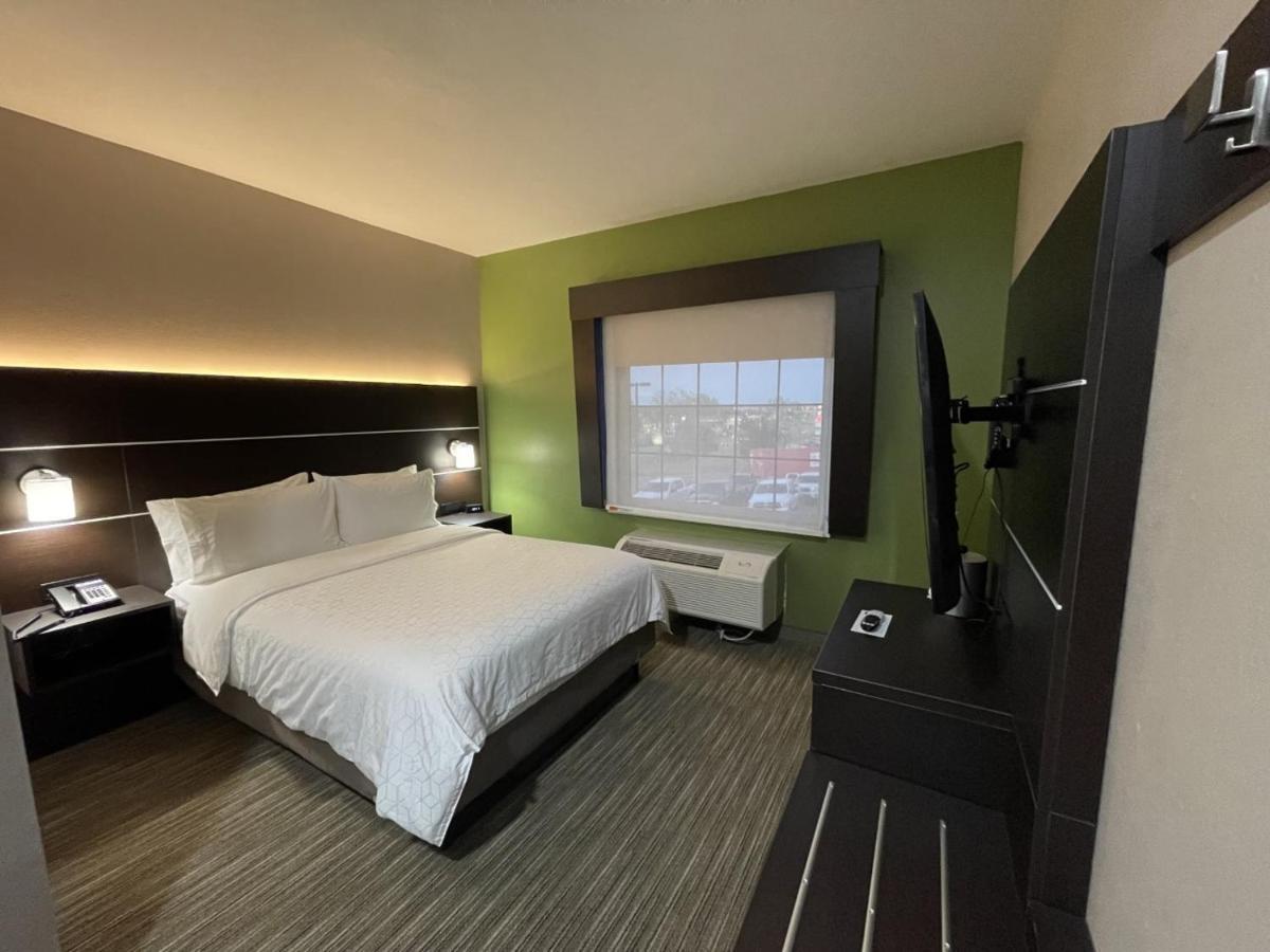 Holiday Inn Express Hotel And Suites Ada By Ihg Buitenkant foto