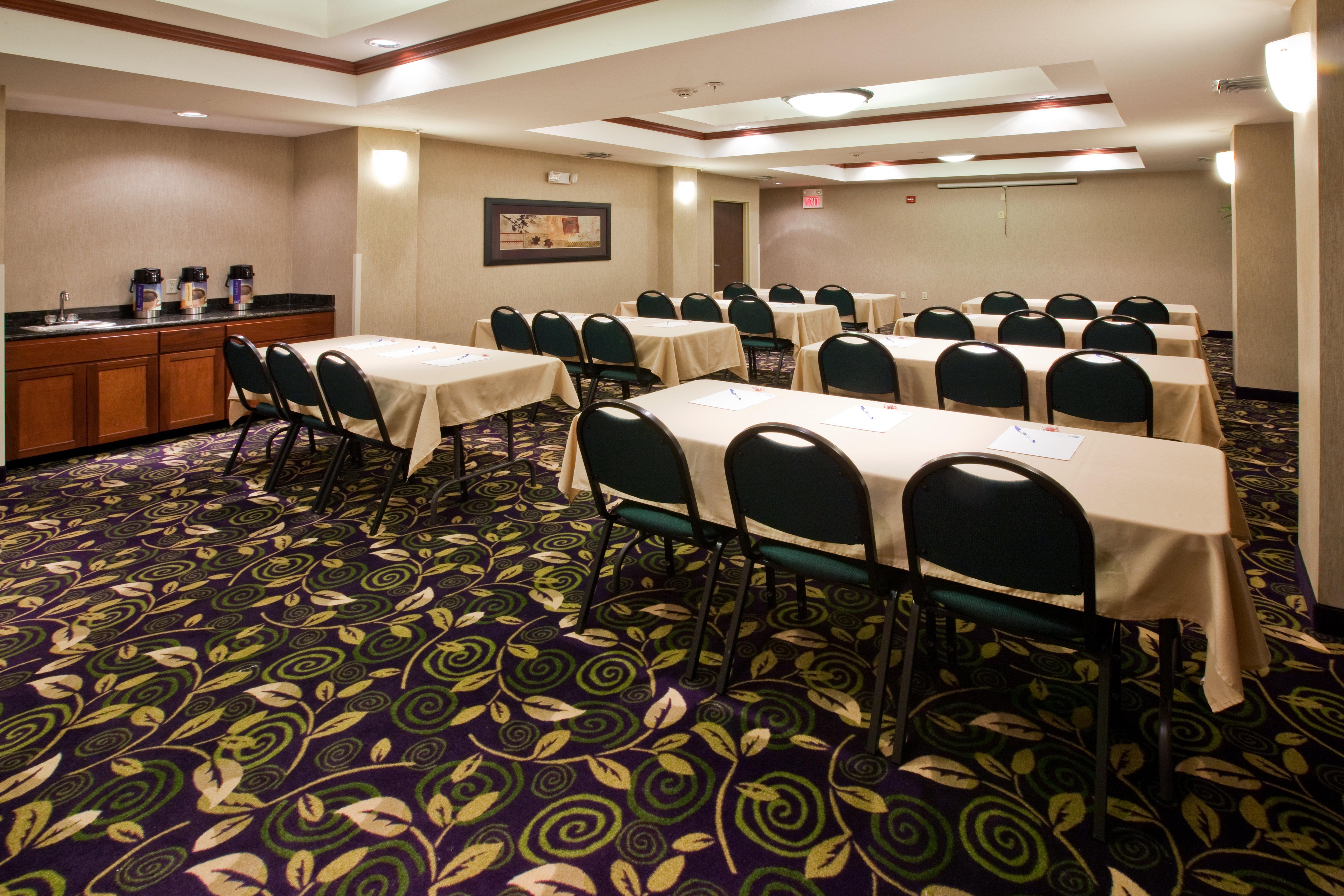 Holiday Inn Express Hotel And Suites Ada By Ihg Buitenkant foto