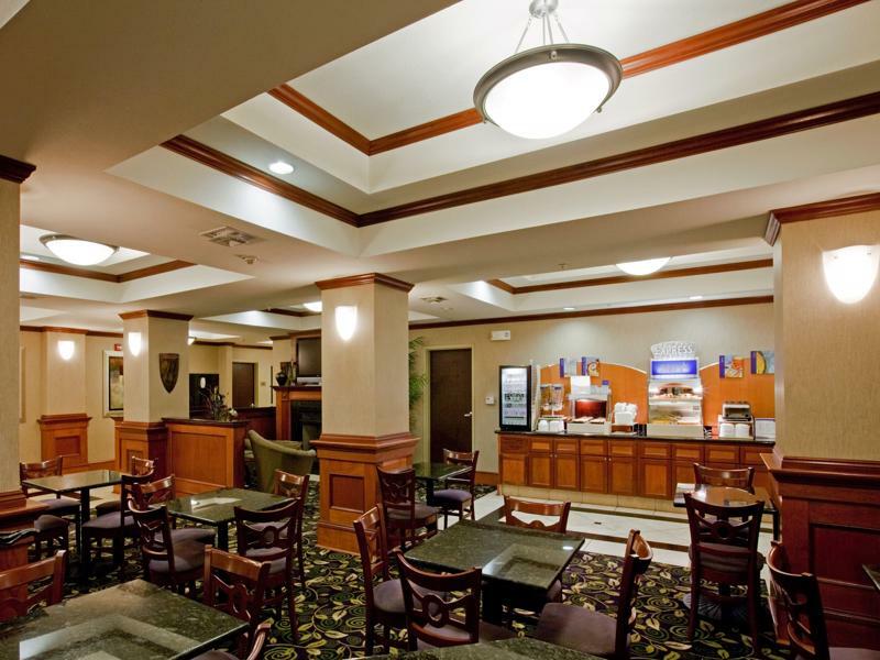 Holiday Inn Express Hotel And Suites Ada By Ihg Buitenkant foto
