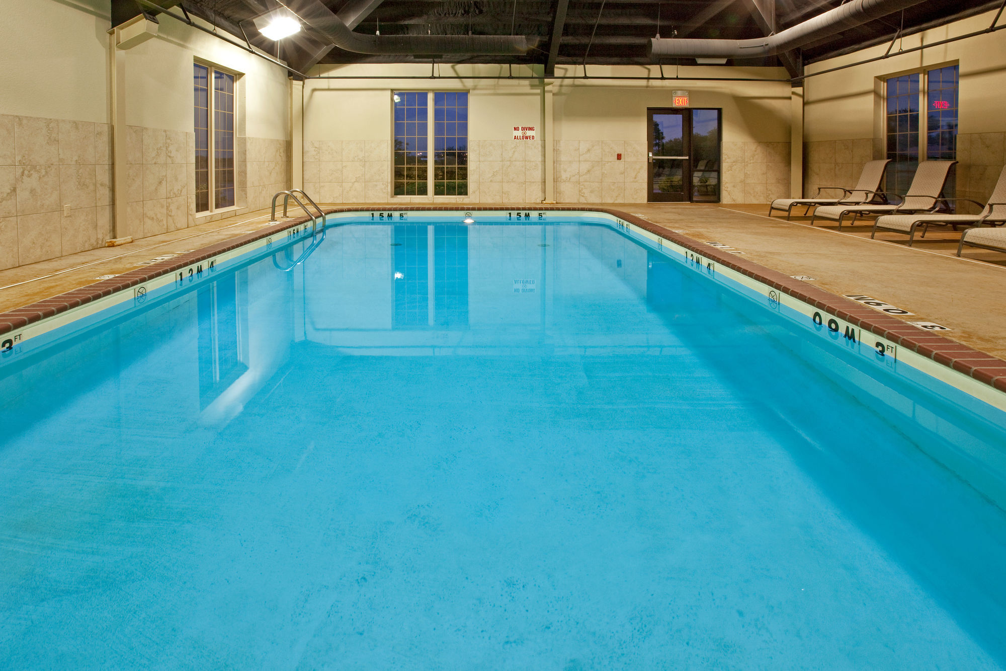 Holiday Inn Express Hotel And Suites Ada By Ihg Buitenkant foto